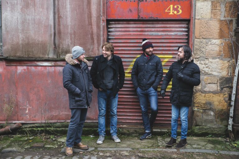 Imagen destacada de grupo: Attic Lights